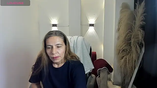 Snapshot of Milf_karlye chatting on 06.19.26 Milf karlye online show from 06.19.26