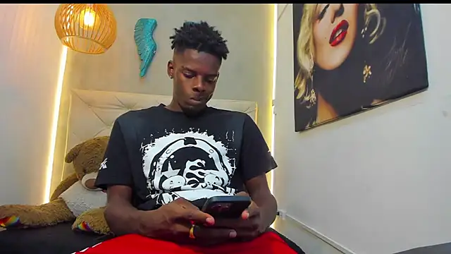 Snapshot of royce_ebony chatting on 10.30.25 royce ebony online show from 10.30.25