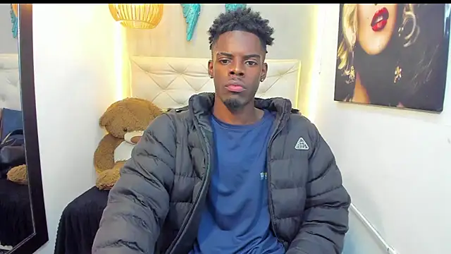 Snapshot of royce_ebony chatting on 10.31.25 royce ebony online show from 10.31.25