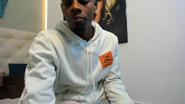 Snapshot of royce_ebony chatting on 12.03.25 royce ebony online show from 12.03.25