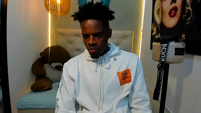 Snapshot of royce_ebony chatting on 02.04.26 royce ebony online show from 02.04.26