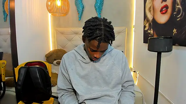 Snapshot of royce_ebony chatting on 03.12.26 royce ebony online show from 03.12.26