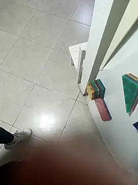 Snapshot of Parejita_x chatting on 11.08.25 Parejita x online show from 11.08.25