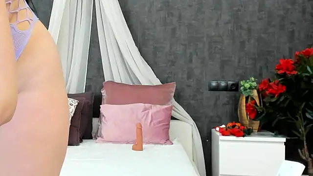 miss sophieX online show from 02.24.25