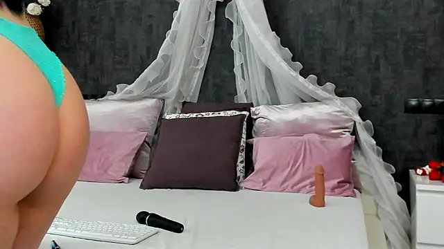 miss sophieX online show from 03.05.25