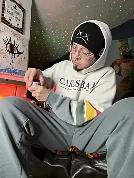 Snapshot of bootymunch333r chatting on 12.30.24 bootymunch333r online show from 12.30.24