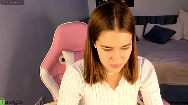 Jennifer Wadee online show from 02.06.26