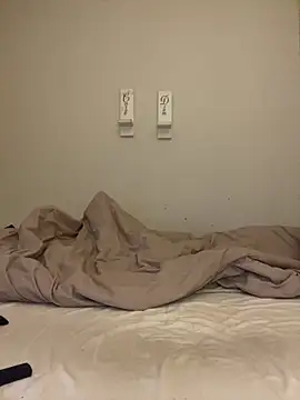 Snapshot of Mandispandis1 chatting on 12.22.25 Mandispandis1 online show from 12.22.25