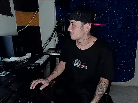 Snapshot of patrik_tattoo_ chatting on 12.11.24 patrik tattoo online show from 12.11.24