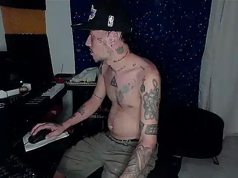 Snapshot of patrik_tattoo_ chatting on 12.28.24 patrik tattoo online show from 12.28.24