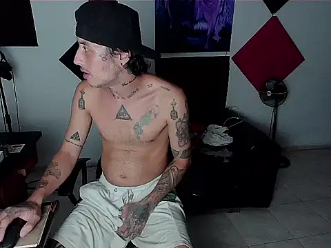 Snapshot of patrik_tattoo_ chatting on 10.14.25 patrik tattoo online show from 10.14.25