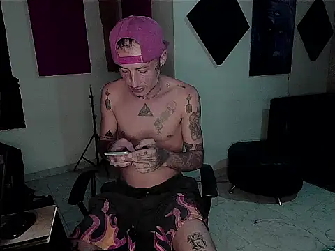 Snapshot of patrik_tattoo_ chatting on 12.01.25 patrik tattoo online show from 12.01.25