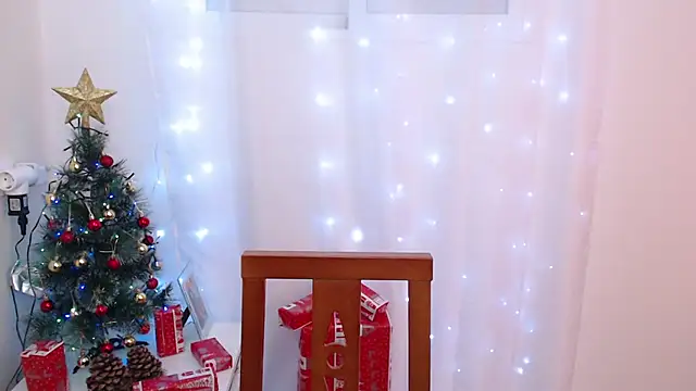 Snapshot of Genesisgems11_ chatting on 12.13.24 Genesisgems11  online show from 12.13.24