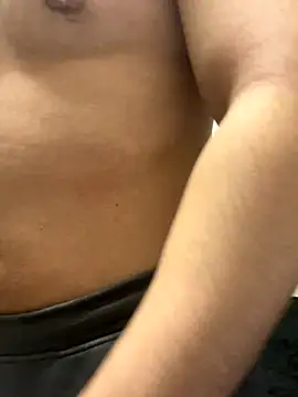 YU-KI00 online show from 11.30.25