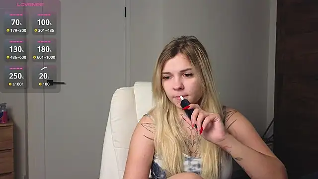 Snapshot of Kate_Legend chatting on 07.26.26 Kate Legend online show from 07.26.26