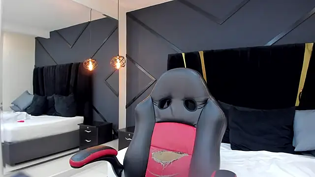 emilie xx  online show from 03.14.25