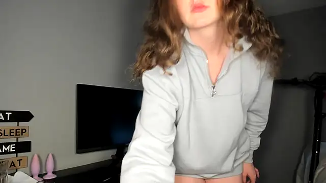 ENGLISHEMILY 69 online show from 03.12.25