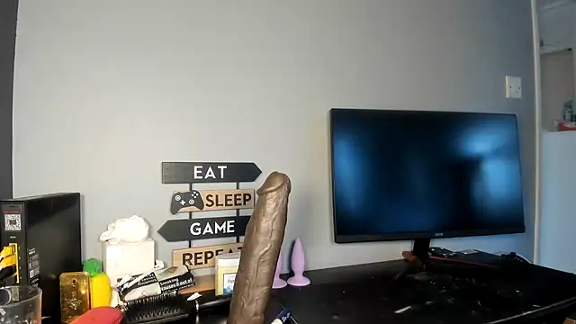 ENGLISHEMILY 69 online show from 03.13.25