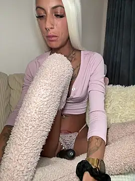 Snapshot of mrs_skinny_goddess chatting on 05.17.26 mrs skinny goddess online show from 05.17.26