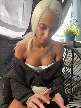 Snapshot of mrs_skinny_goddess chatting on 05.22.26 mrs skinny goddess online show from 05.22.26