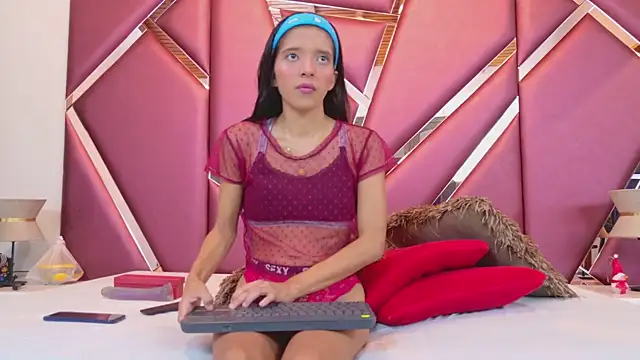 Snapshot of RebecaRelish chatting on 01.04.25 RebecaRelish online show from 01.04.25