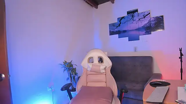 Snapshot of odelei chatting on 02.27.25 odelei online show from 02.27.25