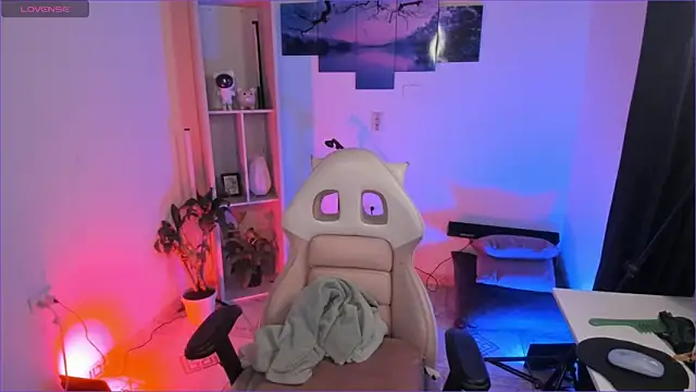 Snapshot of odelei chatting on 11.05.25 odelei online show from 11.05.25