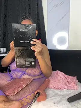 Snapshot of chiquimaturesexy chatting on 02.15.26 chiquimaturesexy online show from 02.15.26