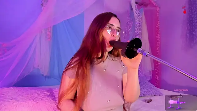 Snapshot of centaurigirl chatting on 04.26.26 centaurigirl online show from 04.26.26