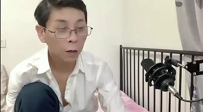 Snapshot of TGH521 chatting on 01.10.25 TGH521 online show from 01.10.25