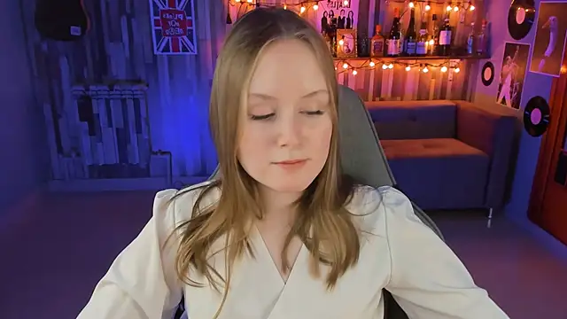 VivienLeeigh online show from 02.28.25