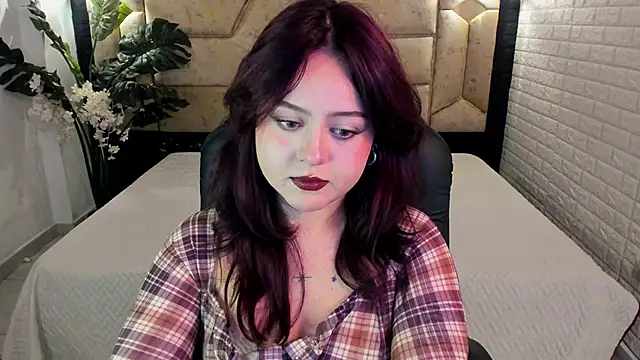 Snapshot of crimson_tati_ chatting on 04.30.26 crimson tati online show from 04.30.26
