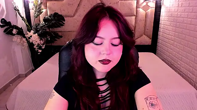 Snapshot of crimson_tati_ chatting on 05.02.26 crimson tati online show from 05.02.26