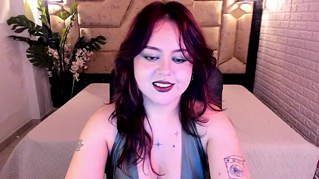 Snapshot of crimson_tati_ chatting on 05.14.26 crimson tati online show from 05.14.26