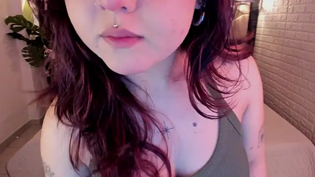 Snapshot of crimson_tati_ chatting on 05.16.26 crimson tati online show from 05.16.26