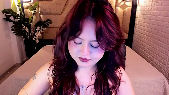 Snapshot of crimson_tati_ chatting on 05.21.26 crimson tati online show from 05.21.26