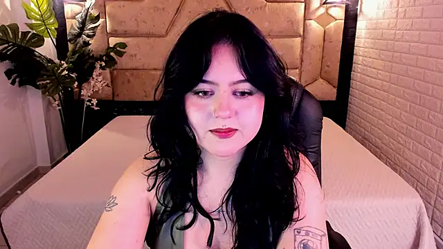 Snapshot of crimson_tati_ chatting on 06.05.26 crimson tati online show from 06.05.26