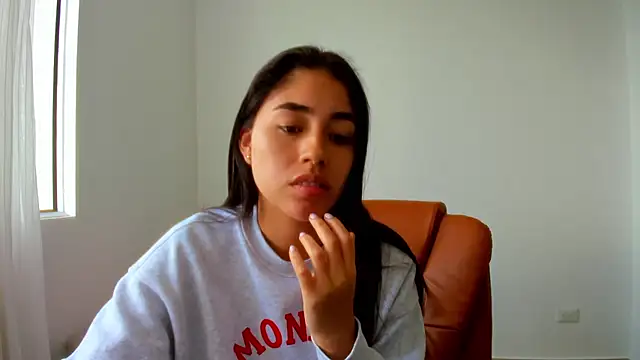 AriaMontgomery online show from 04.29.26