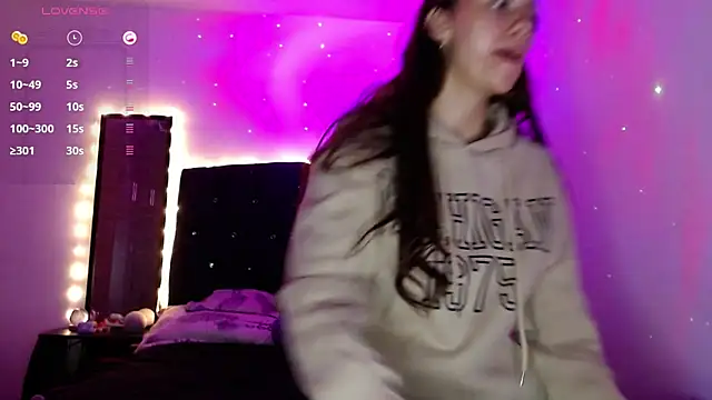 holy juli online show from 02.11.25