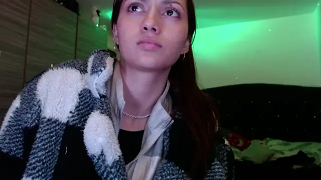 Snapshot of holy_juli chatting on 06.10.26 holy juli online show from 06.10.26