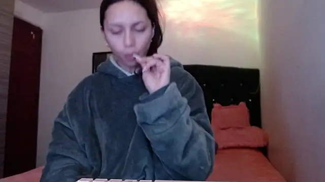 Snapshot of holy_juli chatting on 07.11.26 holy juli online show from 07.11.26