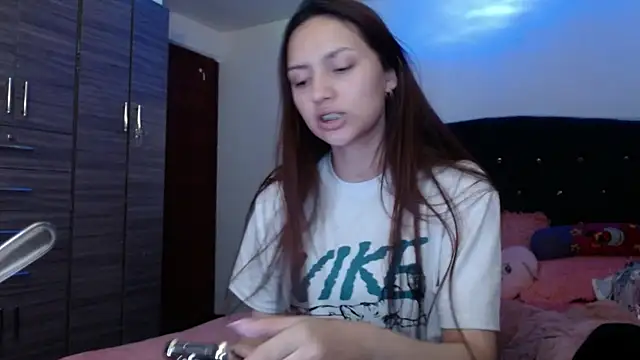 Snapshot of holy_juli chatting on 07.18.26 holy juli online show from 07.18.26