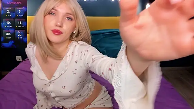 Fluffy Monica online show from 02.04.25