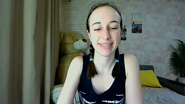 Snapshot of Anika_bloom chatting on 02.13.26 Anika bloom online show from 02.13.26