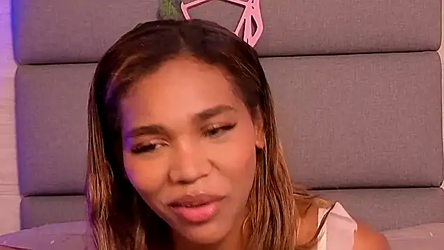 Lily Miiller online show from 11.07.25