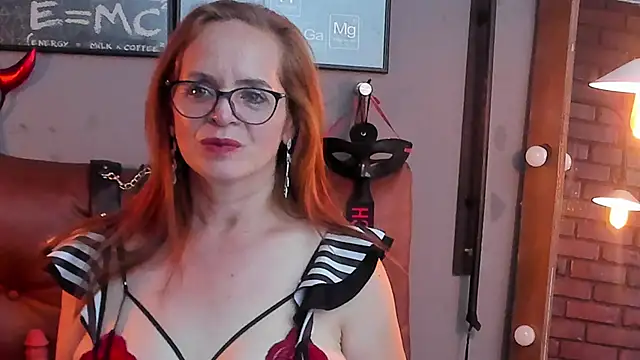 Snapshot of Samantha_mature56 chatting on 02.24.25 Samantha mature56 online show from 02.24.25