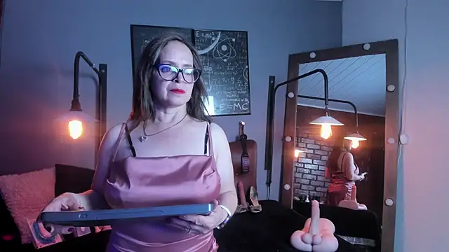 Snapshot of Samantha_mature56 chatting on 10.03.25 Samantha mature56 online show from 10.03.25