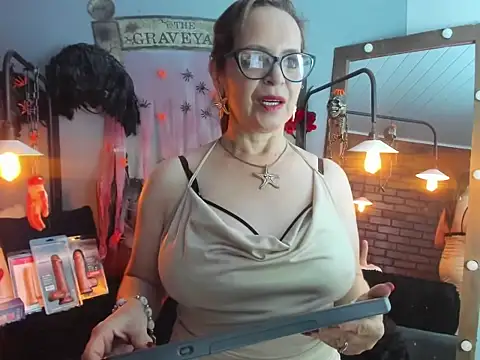 Snapshot of Samantha_mature56 chatting on 10.22.25 Samantha mature56 online show from 10.22.25