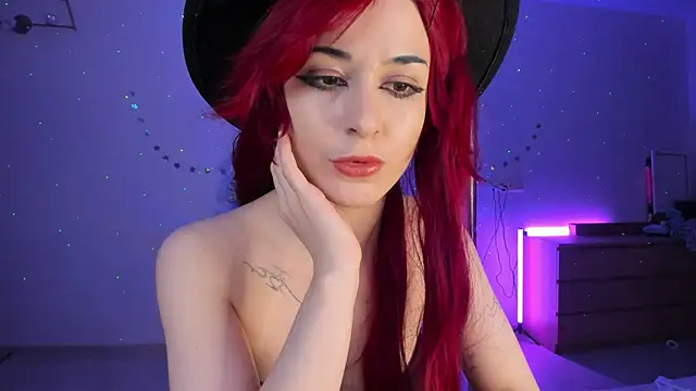 Snapshot of mollyposhh chatting on 01.01.25 mollyposhh online show from 01.01.25