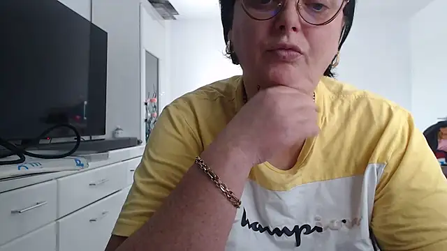 Amandamuller1982 online show from 10.14.25